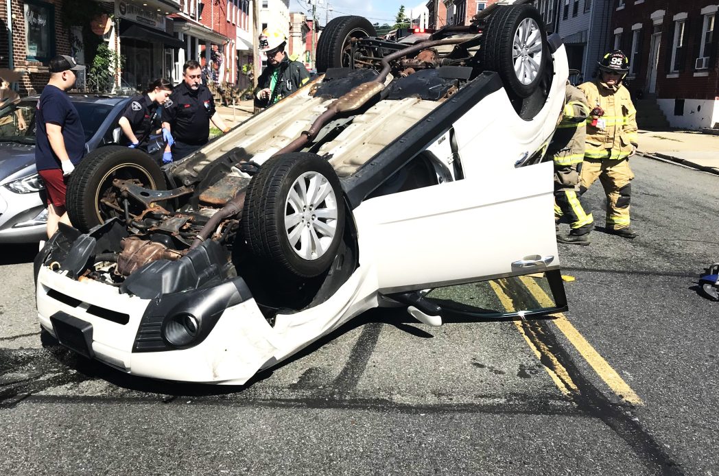 Two cars crash on Jefferson Avenue in Scranton